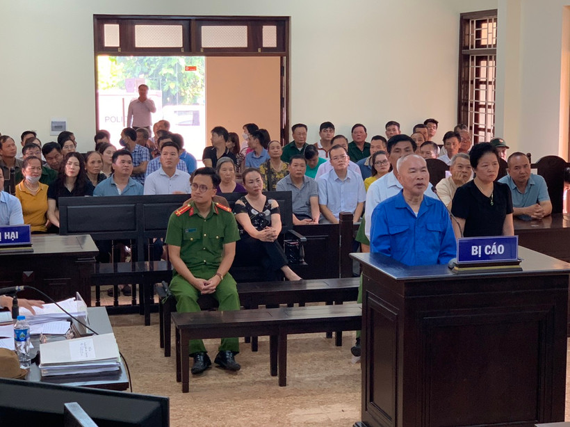 Bị cáo Bùi Quang Hùng trong phiên tòa sơ thẩm ngày 21/9/2023. 