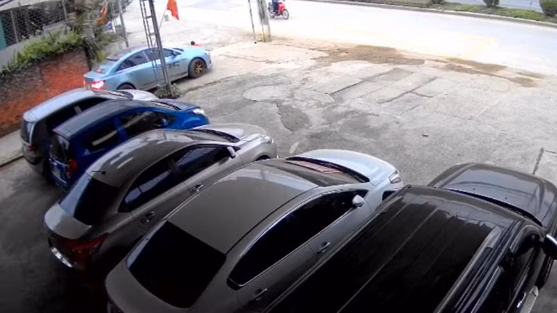 Vị trí vỉa hè xảy ra vụ việc. (Ảnh: NGUYỄN HOÀNG)