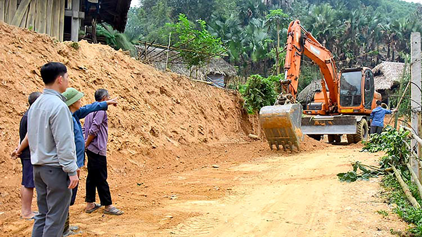 Nhờ phát huy vai trò của người có uy tín, đã vận động nhân dân nhanh chóng giải phóng mặt bằng Dự án nâng cấp tuyến đường từ thôn Cây Thông đi thôn Cây Quéo, thôn Thắng Bình, xã Hùng Đức, huyện Hàm Yên.