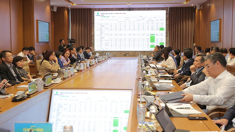 Petrovietnam sử dụng AI xây dựng và trình bày báo cáo, phân tích dữ liệu, dự báo thị trường và xây dựng kế hoạch, kịch bản tăng trưởng tại cuộc họp BOD metting quý I/2025.