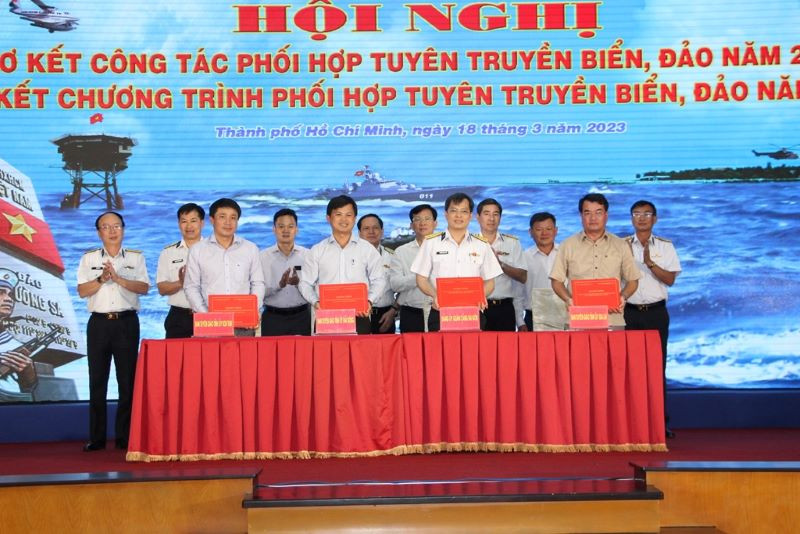 Các đơn vị ký kết tuyên truyền về biển đảo năm 2023.