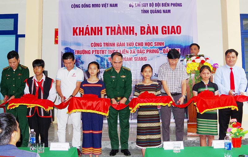 Khánh thành nhà ở bán trú cho học sinh Trường Phổ thông dân tộc bán trú THCS liên xã Đắc Pring-Đắc Pre. (Ảnh: VĂN VINH) 