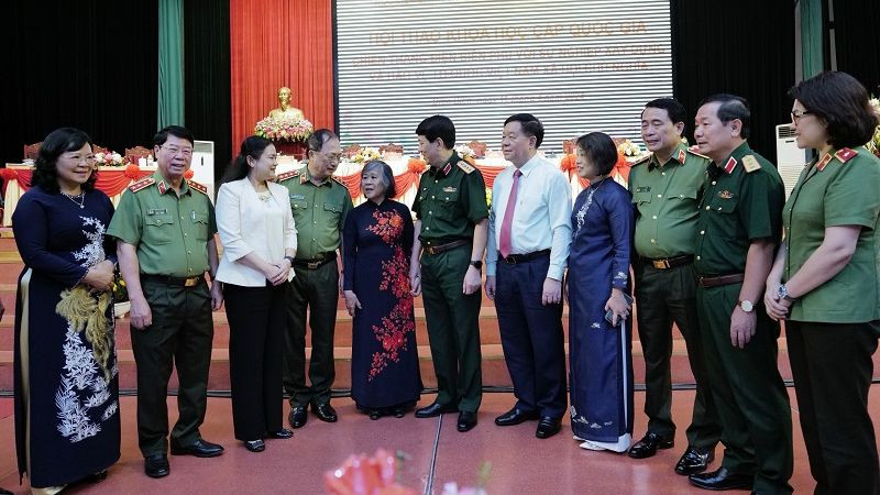 Các đại biểu dự hội thảo trao đổi về kinh nghiệm, tầm vóc Chiến thắng lịch sử Điện Biên Phủ.