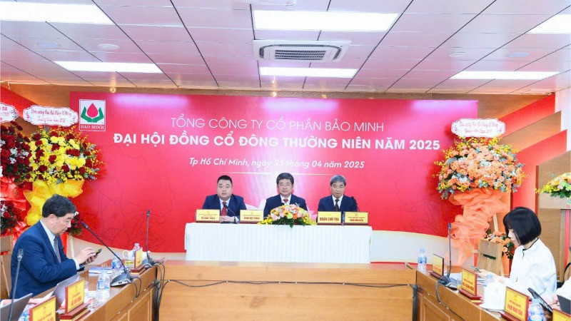 Đoàn Chủ tọa điều hành Đại hội đồng cổ đông.