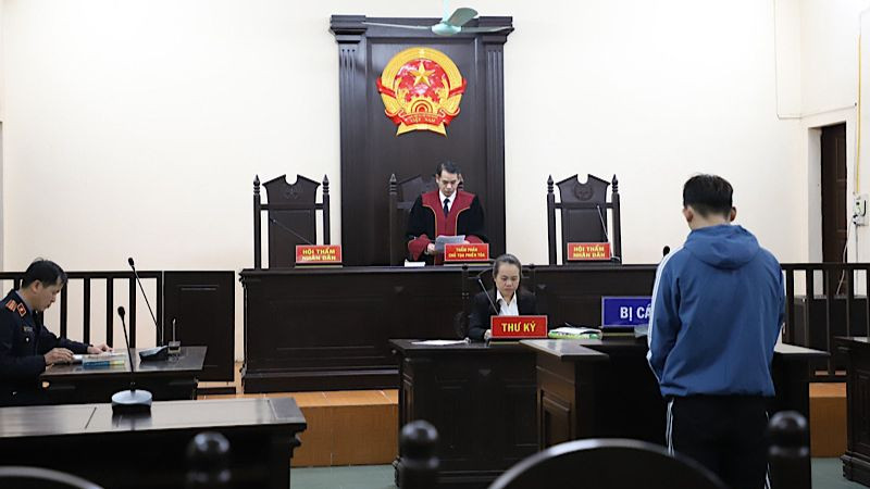 Xét xử án điểm về tàng trữ pháo nổ.