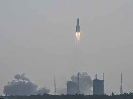 Tên lửa đẩy Trường Chinh 5B Y4, mang theo module Mộng Thiên rời bệ phóng tại bãi phóng Văn Xương, tỉnh Hải Nam, miền Nam Trung Quốc ngày 31/10/2022. (Ảnh: THX/TTXVN)