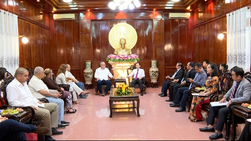 Quang cảnh buổi làm việc.