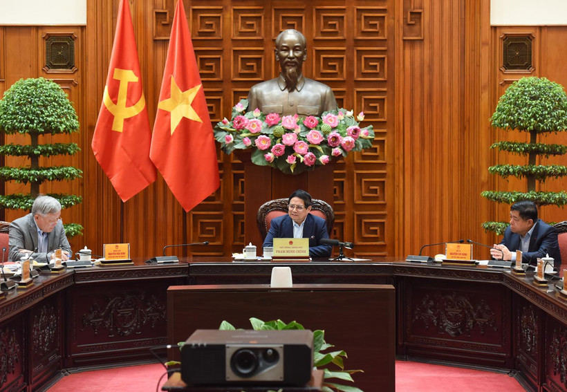 Thủ tướng Phạm Minh Chính chủ trì cuộc họp của Thường trực Chính phủ với các bộ, ngành. (Ảnh: TRẦN HẢI)