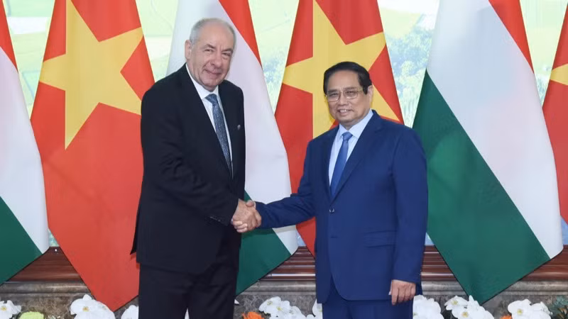 Thủ tướng Phạm Minh Chính và Tổng thống Hungary Sulyok Tamas. (Ảnh:TRẦN HẢI)