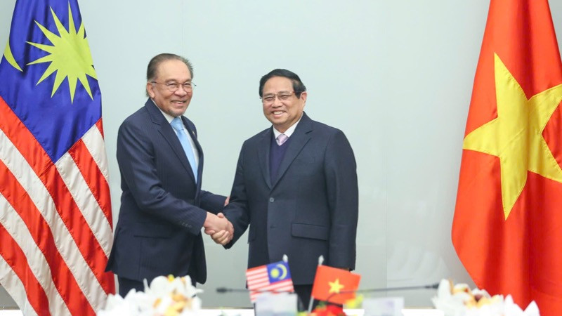 Thủ tướng Chính phủ Phạm Minh Chính và Thủ tướng Malaysia Anwar Ibrahim. (Ảnh: TRẦN HẢI)