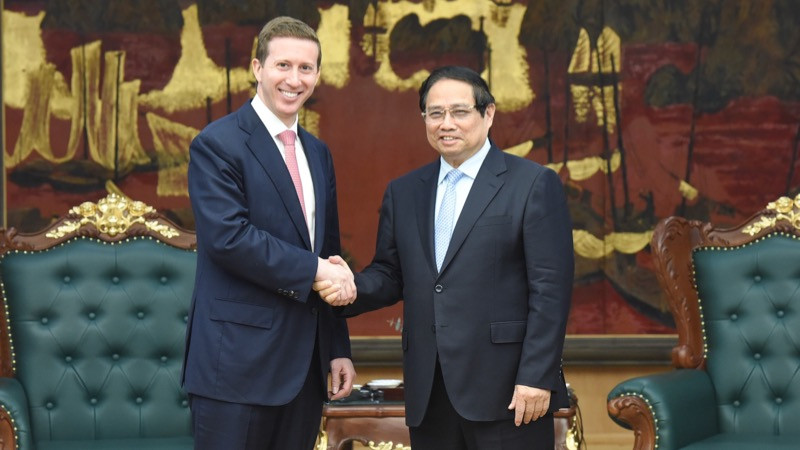 Thủ tướng Phạm Minh Chính và ông Jeffrey Perlman, Tổng Giám đốc Tập đoàn Warburg Pincus, đồng thời là Chủ tịch Hội đồng Kinh doanh ASEAN-Hoa Kỳ (USABC). (Ảnh: TRẦN HẢI)