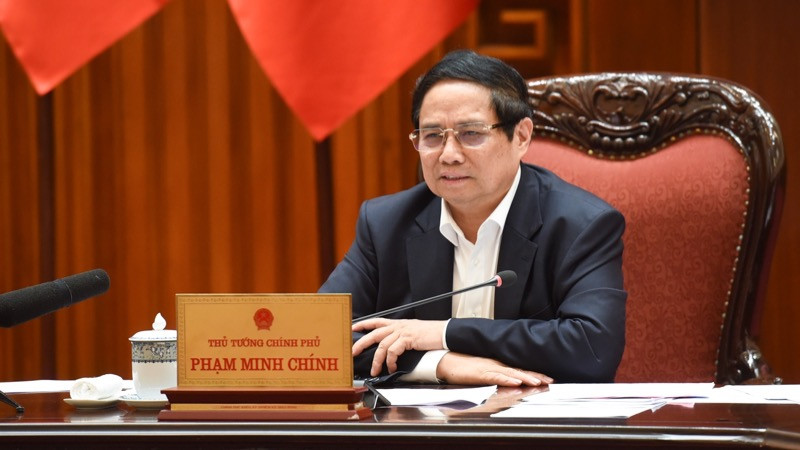 Thủ tướng Phạm Minh Chính chủ trì cuộc họp của Thường trực Chính phủ với các bộ, ngành về ứng phó với chính sách thuế quan mới của Hoa Kỳ. (Ảnh: TRẦN HẢI). 