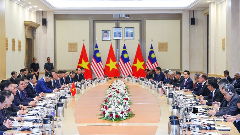 Quang cảnh cuộc hội đàm chính thức giữa Thủ tướng Phạm Minh Chính và Thủ tướng Malaysia Anwar Ibrahim. (Ảnh: NHẬT BẮC/VGP)