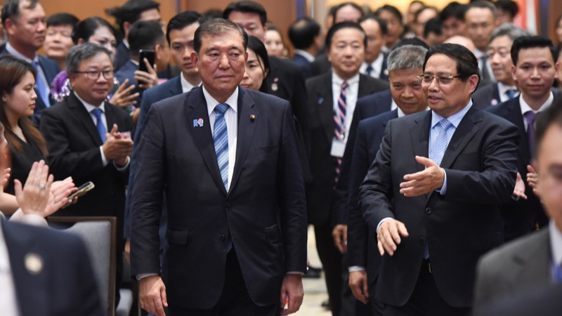 Thủ tướng Phạm Minh Chính và Thủ tướng Nhật Bản Ishiba Shigeru tới dự và đồng chủ trì Diễn đàn. (Ảnh: TRẦN HẢI)
