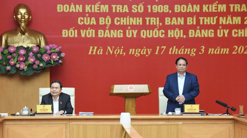Đồng chí Phạm Minh Chính, Ủy viên Bộ Chính trị, Bí thư Đảng ủy Chính phủ, Thủ tướng Chính phủ, Trưởng Đoàn kiểm tra 1908 phát biểu ý kiến tại Hội nghị. (Ảnh: TRẦN HẢI)