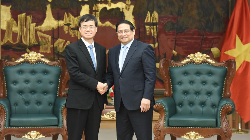 Thủ tướng Chính phủ Phạm Minh Chính và đồng chí Bùi Kim Giai, Bộ trưởng Bộ Công tác về quân nhân xuất ngũ Trung Quốc. (Ảnh: TRẦN HẢI)