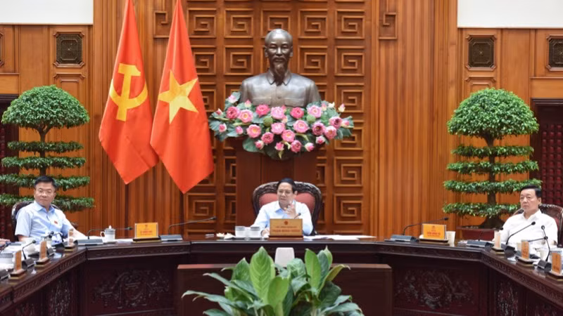 Thủ tướng Phạm Minh Chính chủ trì cuộc họp của Thường trực Chính phủ về xây dựng dự thảo Nghị quyết của Quốc hội. (Ảnh: TRẦN HẢI)