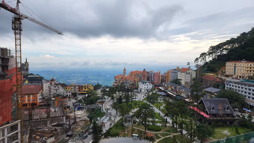 Nhiều ngân hàng đã triển khai các gói vay mua nhà, đầu tư bất động sản với lãi suất hấp dẫn. (Ảnh: THẾ KHẢI)