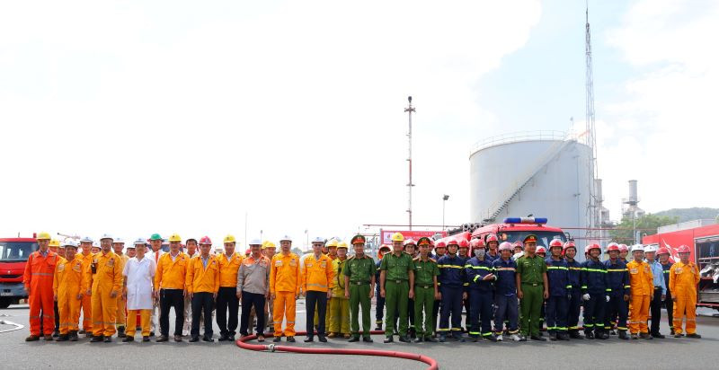 Lực lượng tham gia buổi thực tập phòng cháy, chữa cháy và cứu nạn cứu hộ tại GPP Dinh Cố.