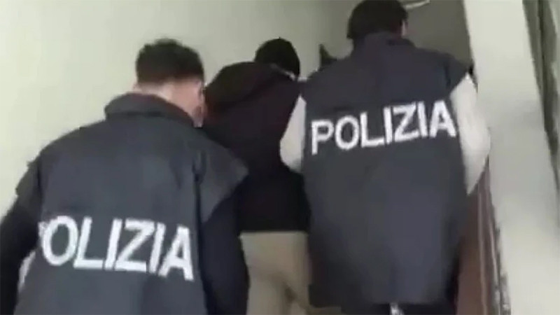 Cảnh sát Italy bắt giữ các đối tượng trong đường dây. Nguồn: ANSA