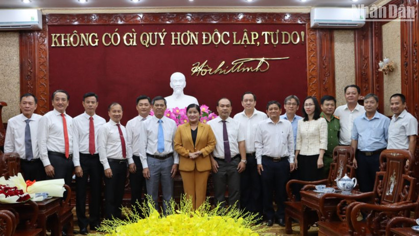 Lãnh đạo tỉnh Bình Phước chụp hình cùng các đồng chí được điều động, bổ nhiệm.