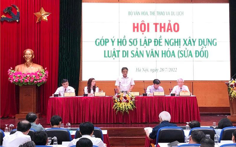 Đoàn Chủ tịch do Thứ trưởng Văn hóa, Thể thao và Du lịch Hoàng Đạo Cương chủ trì, điều hành Hội thảo.
