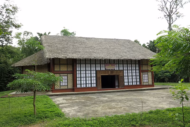 Hội trường tổ chức Đại hội lần thứ II của Đảng tại xã Kim Bình, huyện Chiêm Hóa, tỉnh Tuyên Quang.