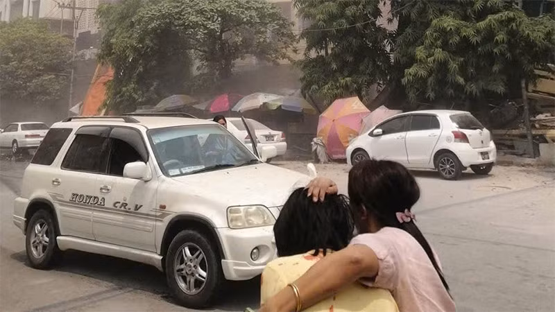 Khung cảnh đường phố Myanmar sau khi xảy ra động đất. (Nguồn: Vietnam+) 