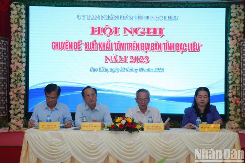 Các vị lãnh đạo dự hội nghị chuyên đề xuất khẩu tôm trên địa bàn tỉnh Bạc Liêu. (Ảnh: Trọng Duy)