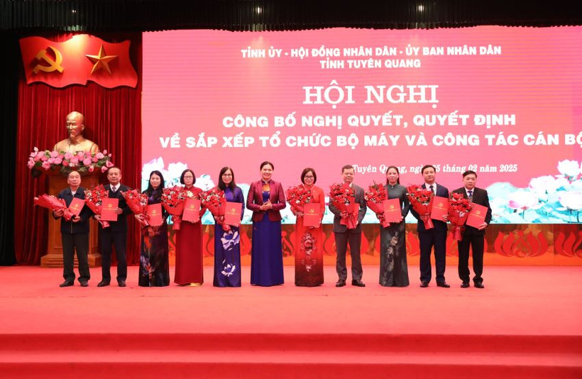 Công bố Nghị quyết, Quyết định về sắp xếp tổ chức bộ máy và công tác cán bộ tỉnh Tuyên Quang.