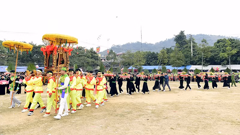 Nghi lễ rước 9 mâm Tồng.