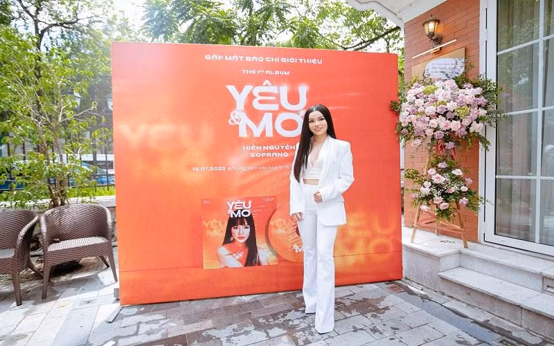 Ca sĩ Hiền Nguyễn Soprano trong buổi giới thiệu album đầu tay “Yêu & Mơ”.