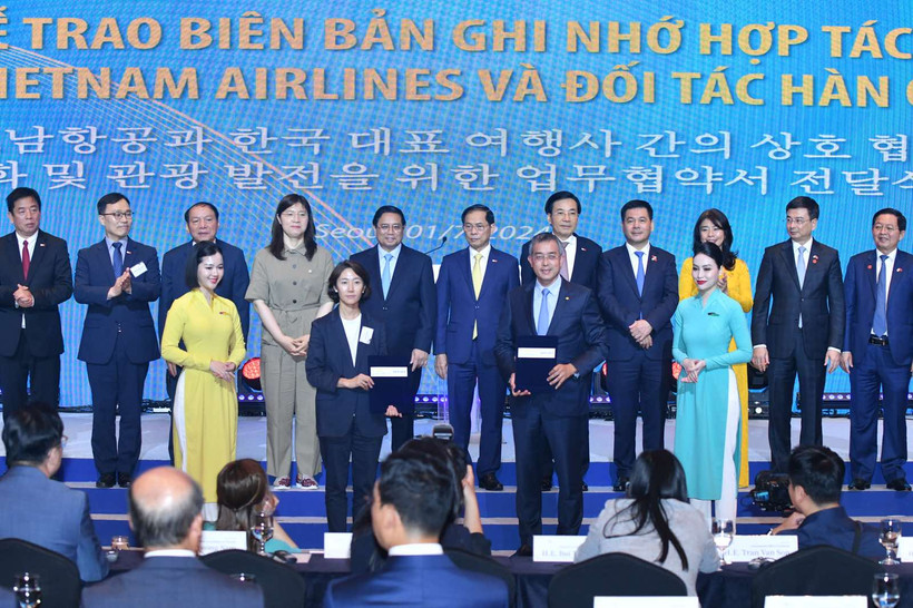 Lễ trao Biên bản ghi nhớ hợp tác giữa Vietnam Airlines với các đối tác Hàn Quốc. (Ảnh: Thanh Giang)
