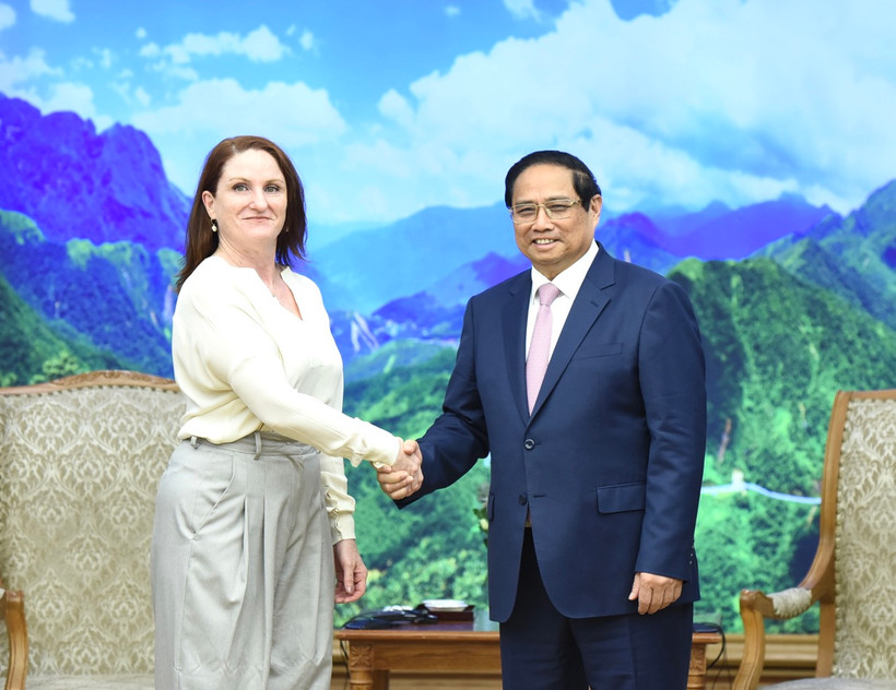 Thủ tướng Phạm Minh Chính tiếp Đại sứ New Zealand tại Việt Nam Caroline Beresford (Ảnh: Trần Hải).