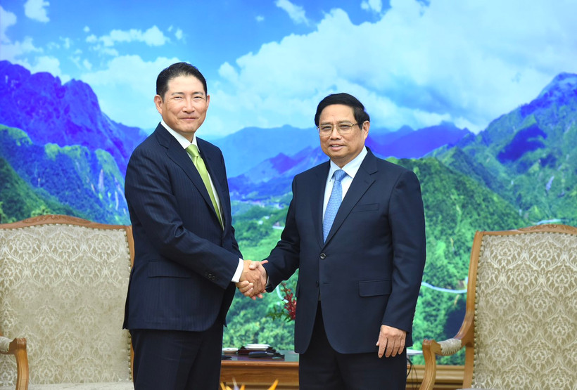 Thủ tướng Phạm Minh Chính và ông Cho Hyun-joon, Chủ tịch Tập đoàn Hyosung (Hàn Quốc). Ảnh: TRẦN HẢI