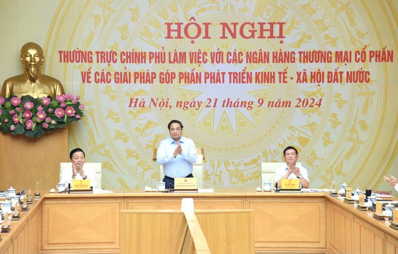 Thủ tướng Phạm Minh Chính chủ trì Hội nghị Thường trực Chính phủ làm việc với các ngân hàng thương mại cổ phần (Ảnh: Trần Hải). 