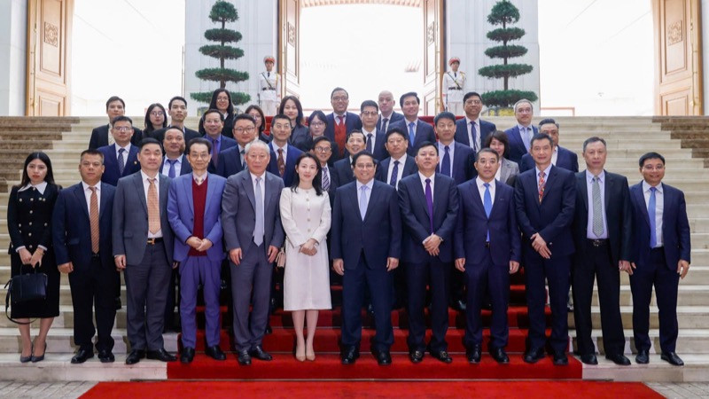 Thủ tướng Phạm Minh Chính và ông Nghiêm Giới Hòa cùng lãnh đạo các tập đoàn, doanh nghiệp Trung Quốc. (Ảnh: Trần Hải)