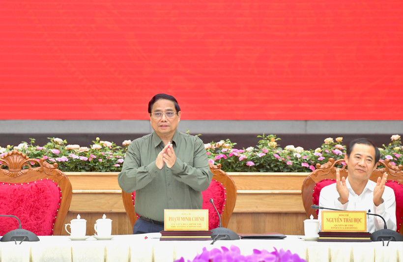 Thủ tướng Phạm Minh Chính chủ trì cuộc làm việc với Ban Thường vụ Tỉnh ủy Lâm Đồng (Ảnh: Thanh Giang). 