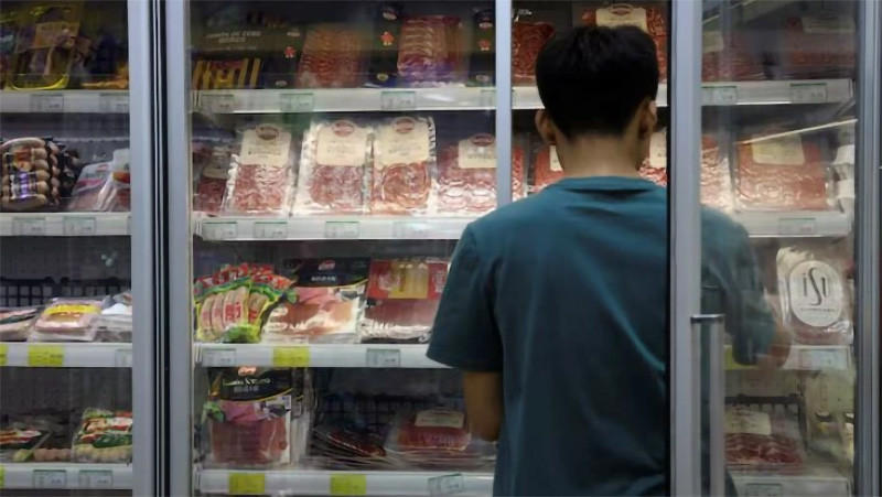 Các sản phẩm thịt tại một siêu thị ở Bắc Kinh. (Nguồn: Reuters)