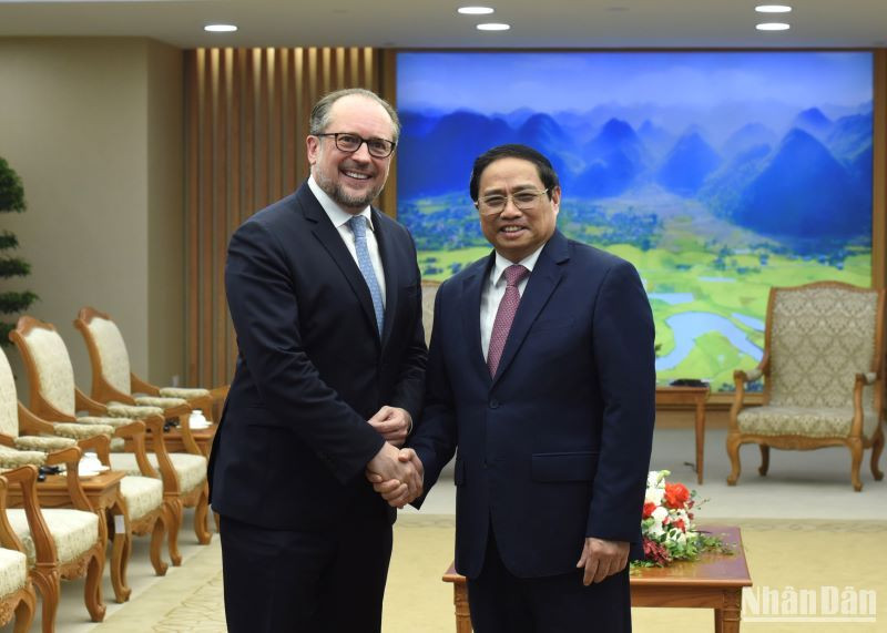 Thủ tướng Phạm Minh Chính đón Bộ trưởng Ngoại giao Cộng hòa Áo Alexander Schallenberg.