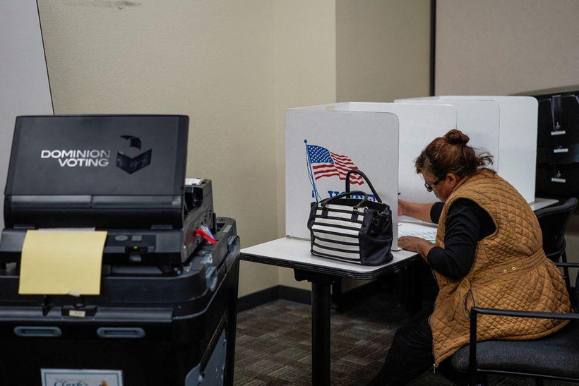 Cử tri bỏ phiếu sớm tại Las Cruces, bang New Mexico, ngày 24/10/2022. (Ảnh: Reuters)