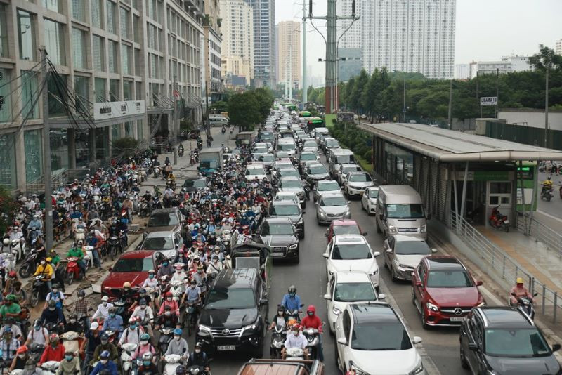 Đường Tố Hữu thường xuyên trong tình trạng ùn tắc.