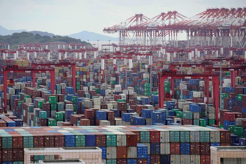 Các container tại cảng nước sâu Yangshan tại Thượng hải, Trung Quốc, tháng 10/2020. (Ảnh: Reuters)