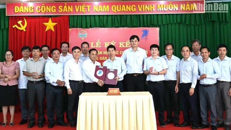 Hội Nông dân tỉnh Bình Phước ký kết hợp tác với VNPT Bình Phước
