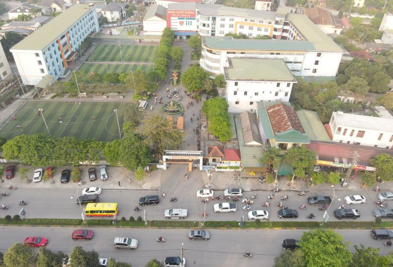 Dự án Trường Trưng Vương sau 2 lần điều chỉnh chủ trương đầu tư và chấp thuận nhà đầu tư có tổng vốn lên 124 tỷ đồng chia làm 3 giai đoạn đầu tư, trong đó vốn góp 50%. 