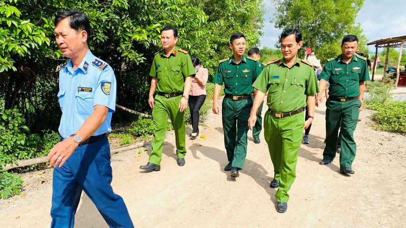 Đoàn công tác Ban Chỉ đạo 389 tỉnh Long An kiểm tra đường mòn, lối mở qua lại khu vực biên giới tỉnh Long An.