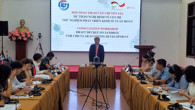 Quang cảnh hội thảo tham vấn ý kiến chuyên gia về dự thảo cơ chế thử nghiệm phát triển kinh tế tuần hoàn