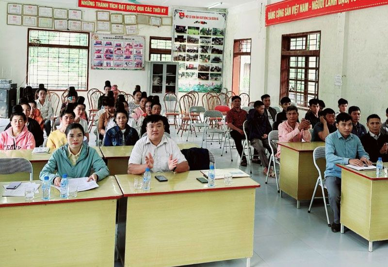 Lớp học tiếng dân tộc La Ha tại xã Nặm Ét, huyện Quỳnh Nhai.