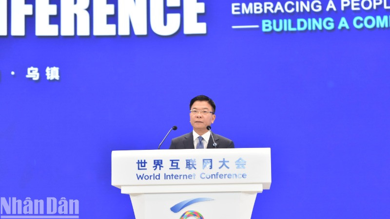 Phó Thủ tướng Lê Thành Long phát biểu tại phiên khai mạc Đại hội Internet thế giới năm 2024.