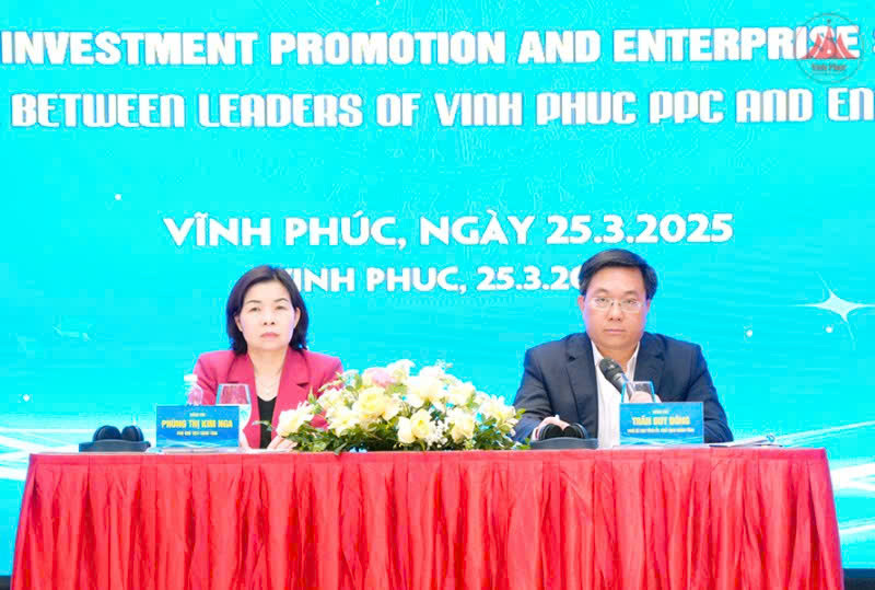 Lãnh đạo Ủy ban nhân dân tỉnh Vĩnh Phúc chủ trì cuộc đối thoại.